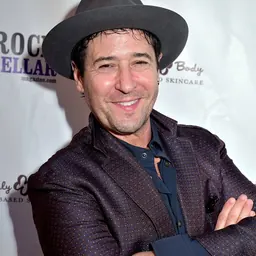 Portrait of Rob Morrow