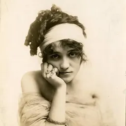 Portrait of Zoe Barnett