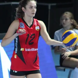 Portrait of Özge Nur Çetiner