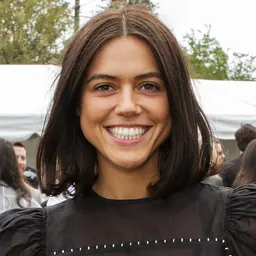 Portrait of Nina Kiri