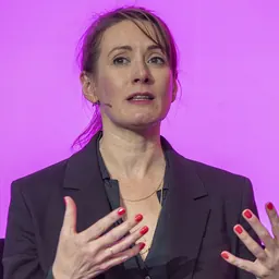 Portrait of Laura Barton