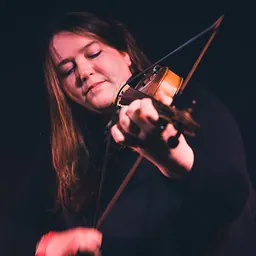Portrait of Laura Cannell