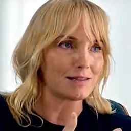 Portrait of Jayne Sharp