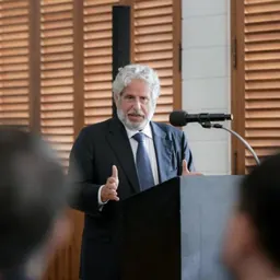 Portrait of Robert Amsterdam