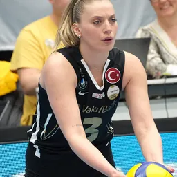 Portrait of Cansu Özbay