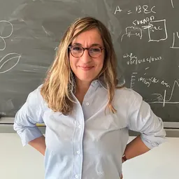 Portrait of Yasmine Amhis