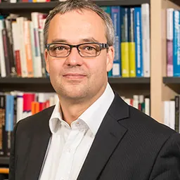 Portrait of Jens Beckert