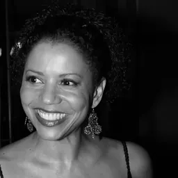 Portrait of Gloria Reuben