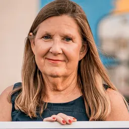 Portrait of Linda Duba
