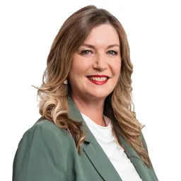 Portrait of Jo Luxton