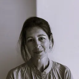 Portrait of Stephanie J Cragg
