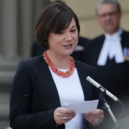 Portrait of Shannon Phillips