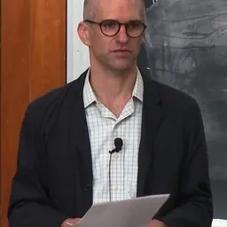 Portrait of Seth Mnookin