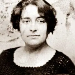 Portrait of Lola Iturbe