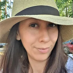 Portrait of Stephanie Rendón