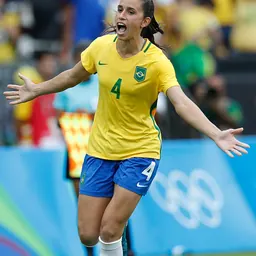 Portrait of Rafaelle Souza