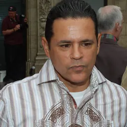 Portrait of Raymond Cruz