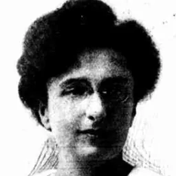 Portrait of Zoe Benjamin