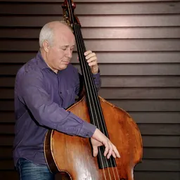 Portrait of Chris Laurence