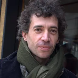Portrait of Éric Elmosnino