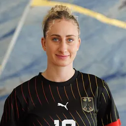 Portrait of Mia Zschocke