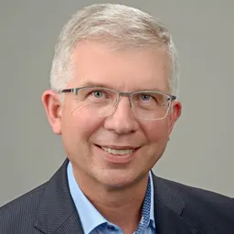 Portrait of Andrew Ullmann