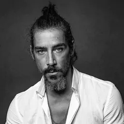 Portrait of Óscar Jaenada