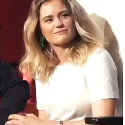 Portrait of Alicia Agneson