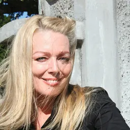 Portrait of Lynda Stoner