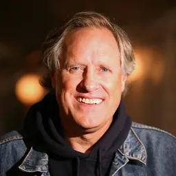 Portrait of Tom Chapin