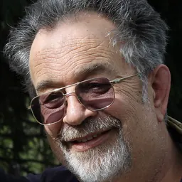 Portrait of Ross Bolleter