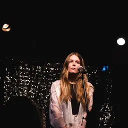 Portrait of Maggie Rogers