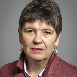 Portrait of Claire Fox