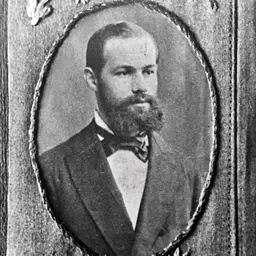 Portrait of Zachary Hochschild