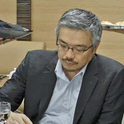 Portrait of Tos Chirathivat