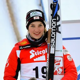 Portrait of Lisa Hirner