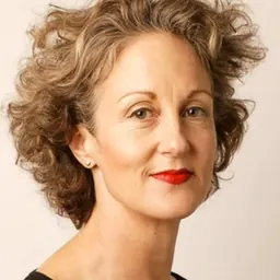 Portrait of Elizabeth Farrelly