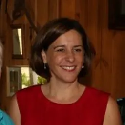 Portrait of Deb Frecklington