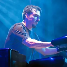 Portrait of Derek Sherinian