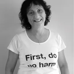 Portrait of Rachelle Buchbinder