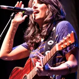 Portrait of Roxanne Emery