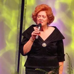 Portrait of Lulu Roman