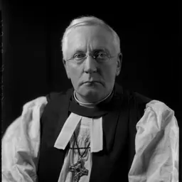 Portrait of Guy Warman