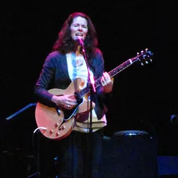 Portrait of Edie Brickell