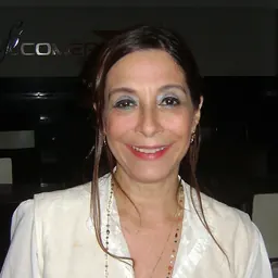 Portrait of Bia Nunnes