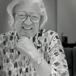 Portrait of Hanna Holborn Gray