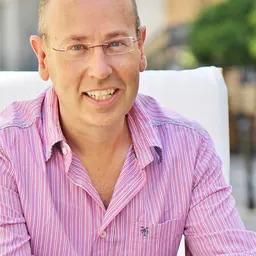 Portrait of Mark Powlett