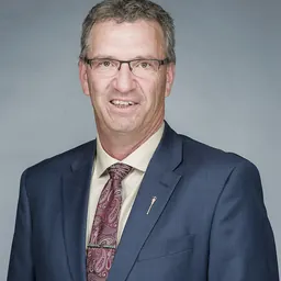 Portrait of Dave Schneider