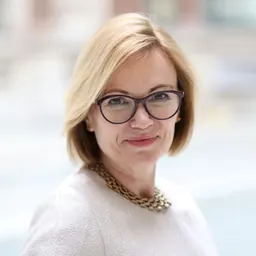 Portrait of Deborah Bronnert