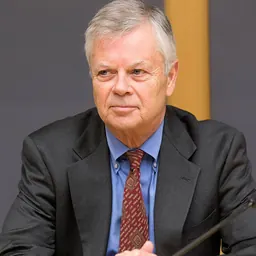 Portrait of Stephen Kinzer